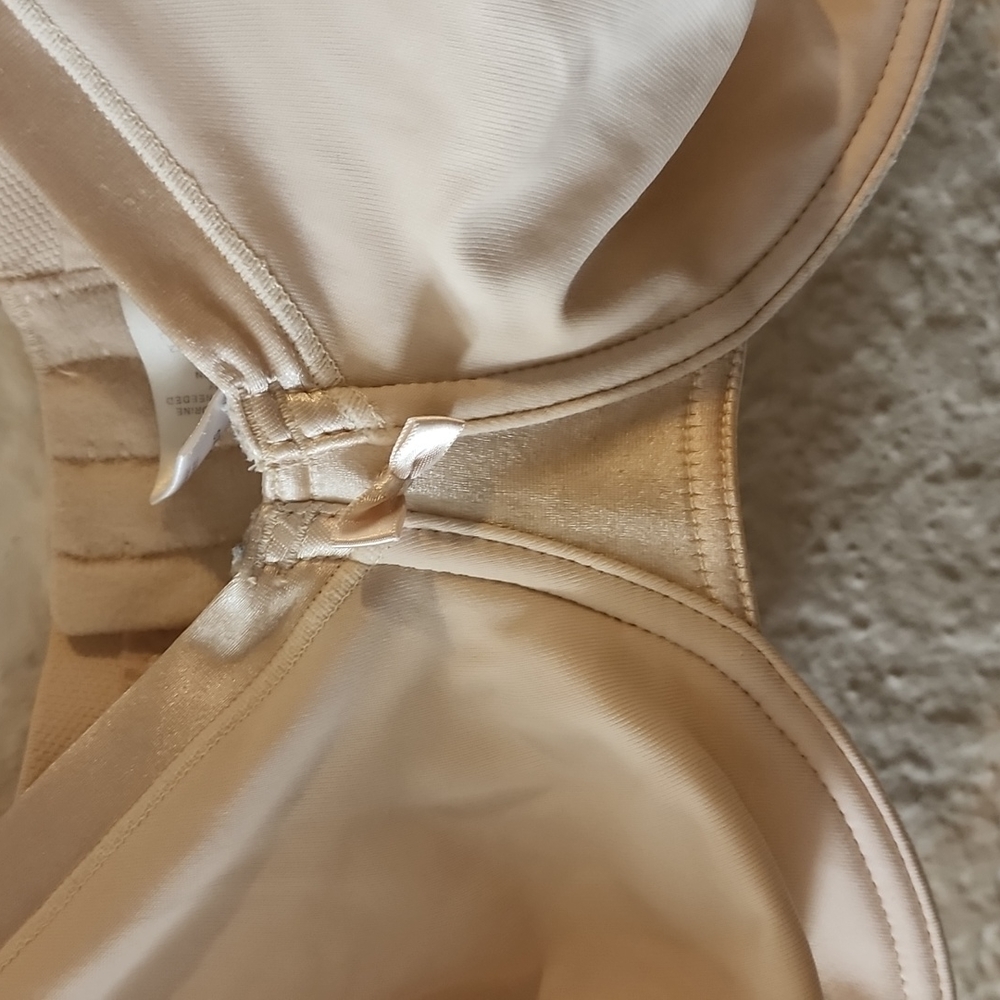 Breezies Beige Style A216457 Bra Size 44D - Picture 3 of 8